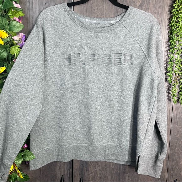 +💙2/$40💙NWOT Tommy Hilfiger Sport Grey Crew Neck Pullover Sweater Size Large - Picture 3 of 16